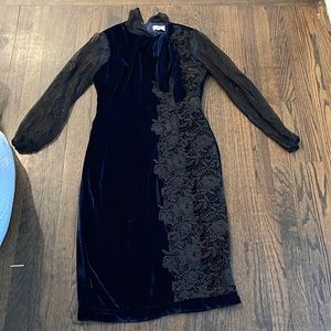 MIRI New York sz 6 navy velour dress with black lace detail and sleeves